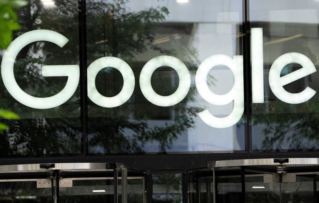 Alphabet Loses $500 Billion in Value After AI Search Hurts Google’s Ad Sales