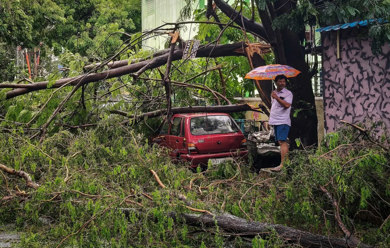Cyclone Arnab Kills Three and Forces 180,000 From Their Homes in Eastern India