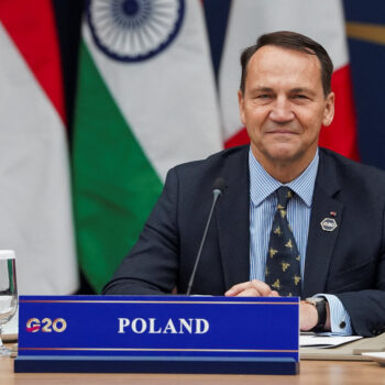 Poland’s Sikorski Calls for Rapid Black Sea Ceasefire to Let Grain Ships Pass