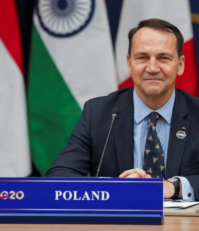Poland’s Sikorski Calls for Rapid Black Sea Ceasefire to Let Grain Ships Pass