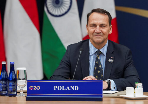 Poland’s Sikorski Calls for Rapid Black Sea Ceasefire to Let Grain Ships Pass