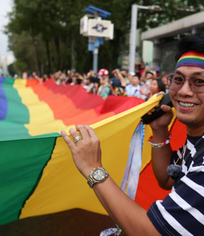 Taiwan Pride Crowd Jeers Taipei Mayor After Police Raid on Gay Bar